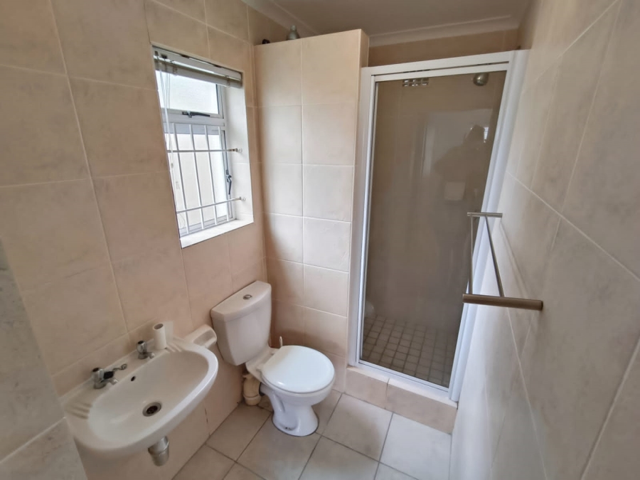 To Let 3 Bedroom Property for Rent in Eikenbosch Western Cape